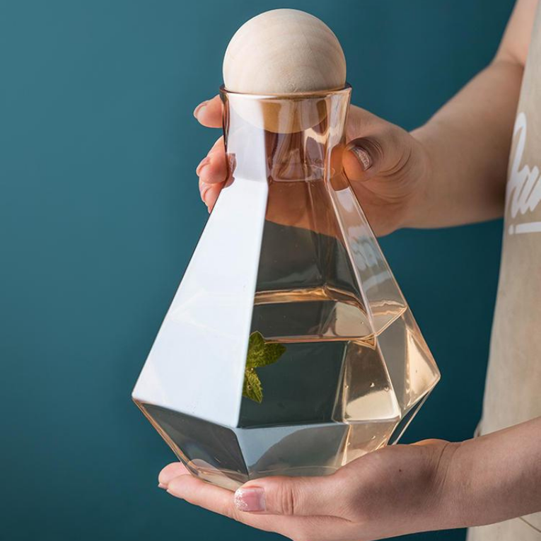 Ball And Pyramid Glass Set ( Decanter )